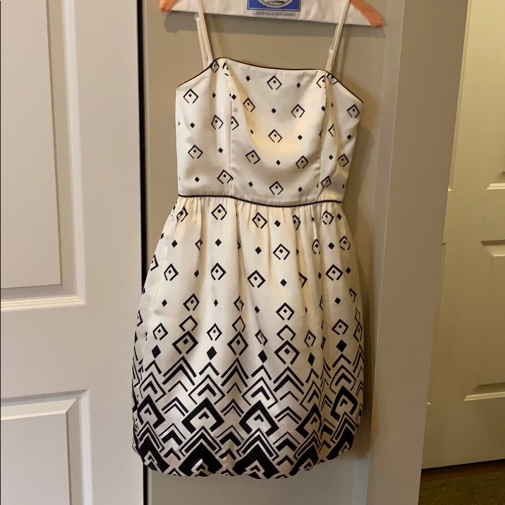 Beautiful White House Black Market Dress